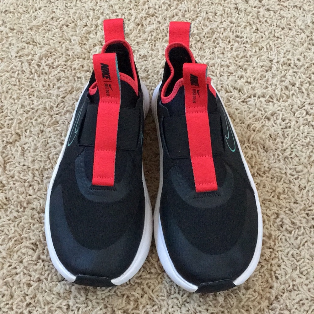 Nike Kids Black Slip-On Sneakers - Picture 2 of 4